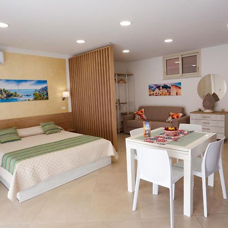 Theos Holidays Apartments Giardini Naxos Exterior foto