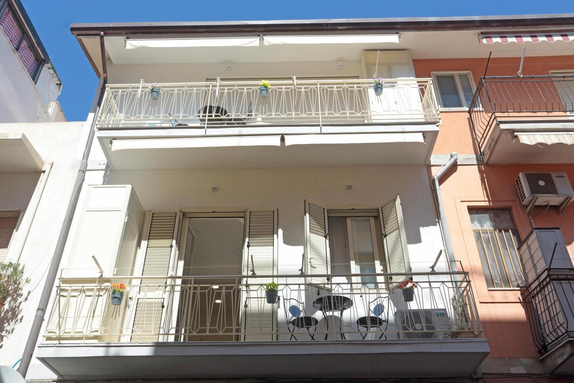 Theos Holidays Apartments Giardini Naxos Exterior foto